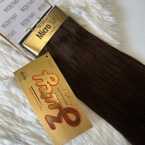 Micro Yaki #4 Brown 100% Human Hair Extensions in straight hair - Picture 2 of 6